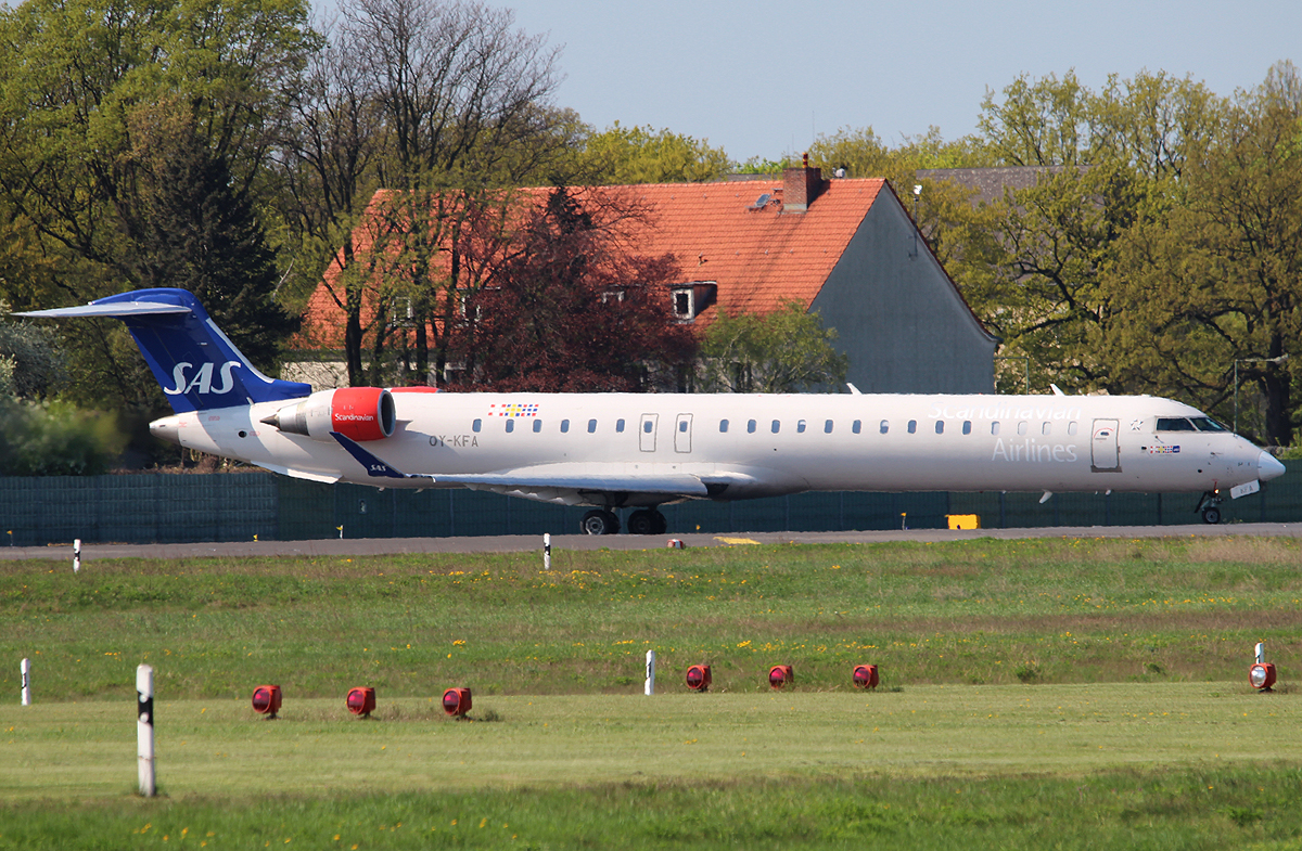 SAS Canadair Regjet CRJ900ER QY-KFA kurz vor dem Start in Berlin-Tegel am 05.05.2013