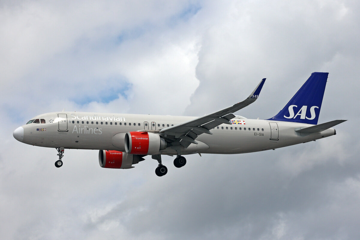 SAS Connect, EI-SIA, Airbus A320-251N, msn: 7897,  Ulv Viking , 03.Juli 2023, LHR London Heathrow, United Kingdom.