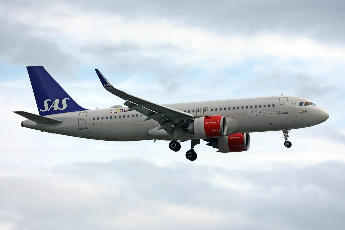 SAS Connect, EI-SIG, Airbus A320-251N, msn: 8333,  Amlaib Viking , 03.Juli 2023, LHR London Heathrow, United Kingdom.