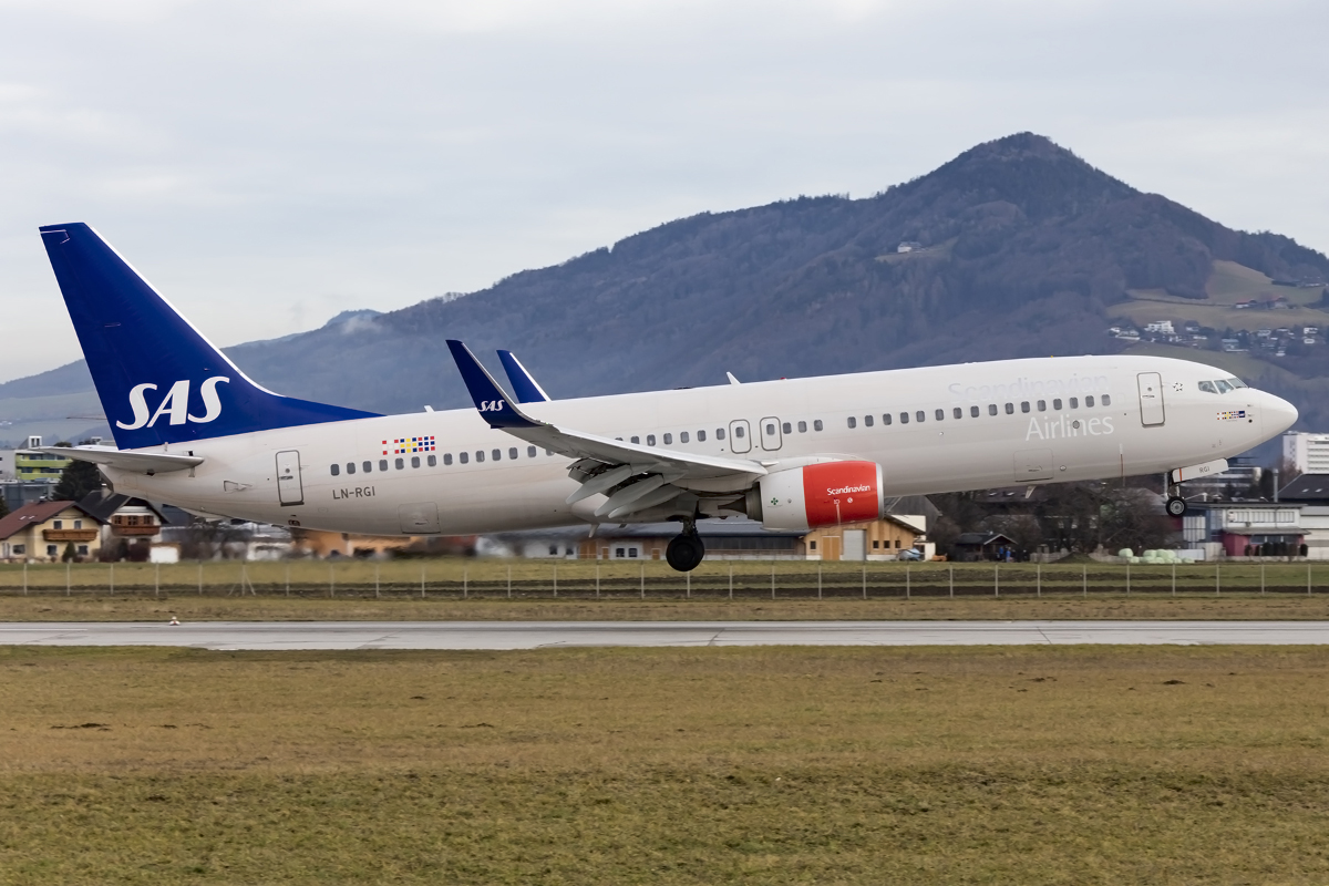 SAS, LN-RGI, Boeing, B737-86N, 09.01.2016, SZG, Salzburg, Austria 




