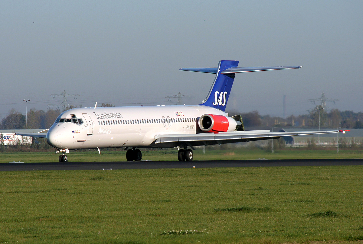 SAS MD-87 OY-KHW auf 18R in AMS / EHAM / Amsterdam am 15.10.2011
