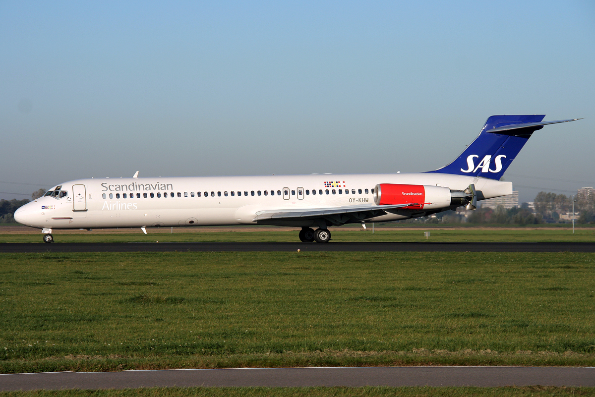 SAS MD-87 OY-KHW auf 18R in AMS / EHAM / Amsterdam am 15.10.2011
