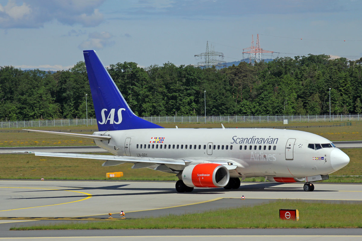 SAS Scandinavian Airlines, LN-RRY, Boeing 737-683,  Signe Viking ,  21.Mai 2017, FRA Frankfurt am Main, Germany.