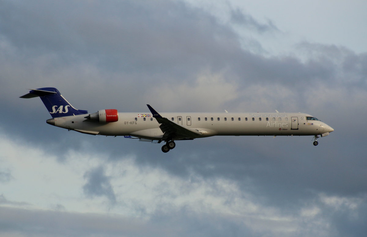 SAS Scandinavian Airlines, OY-KFG,MSN 15237,Canadair Regional Jet CRJ900ER, 31.08.2017, HAM-EDDH, Hamburg, Germany (Name: maria Viking) 