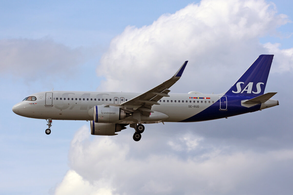 SAS Scandinavian Airlines, SE-RUD, Airbus A320-251N, msn: 10145,  Domar Viking , 06.Juli 2023, LHR London Heathrow, United Kingdom.
