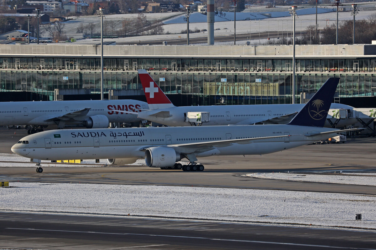 Saudi Arabian Airlines, HZ-AK45, Boeing B777-368ER, msn: 62765/1509, 19.Januar 2023, ZRH Zürich, Switzerland.