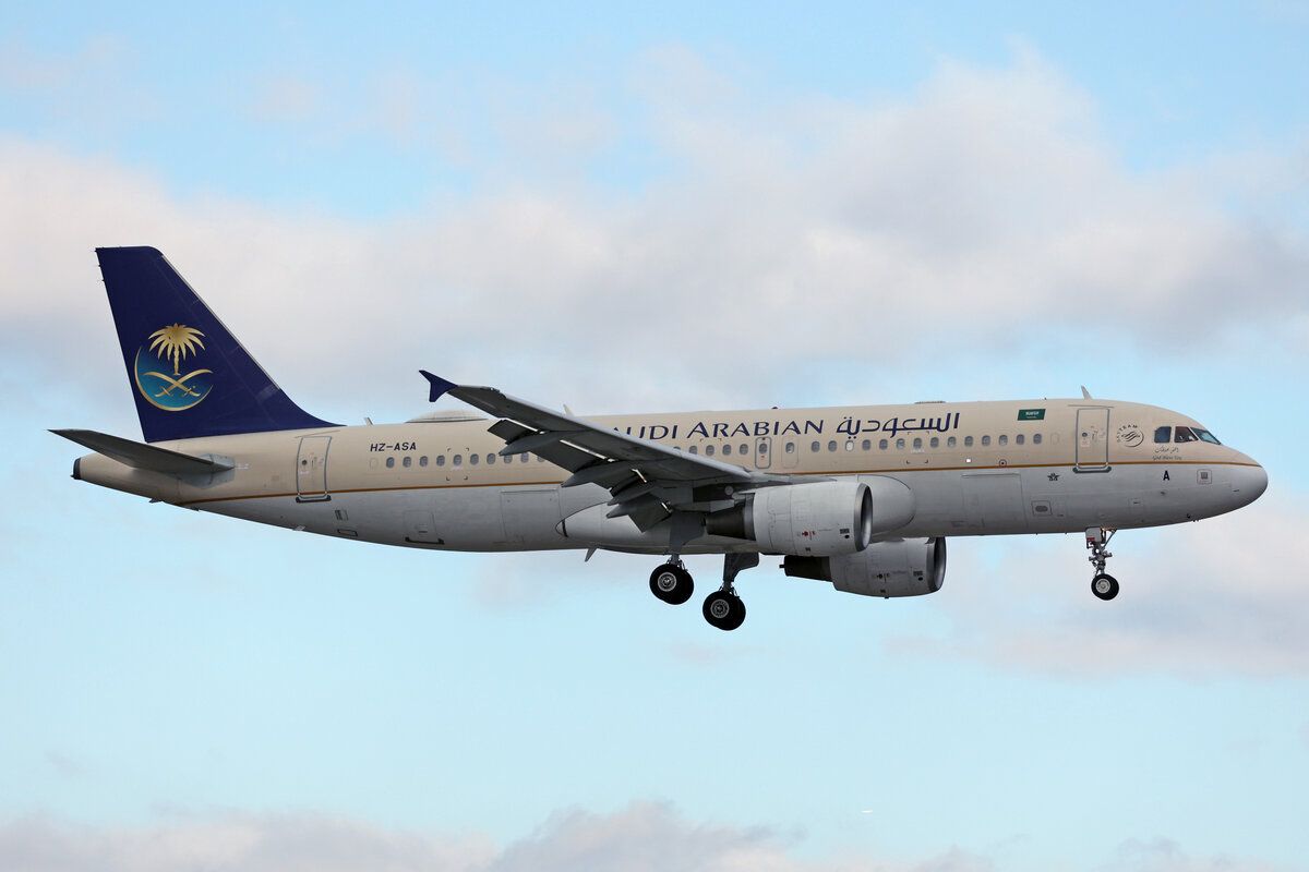 Saudi Arabian Airlines, HZ-ASA, Airbus A320-214, msn: 4081, 15.Januar 2024, ZRH Zürich, Switzerland.
