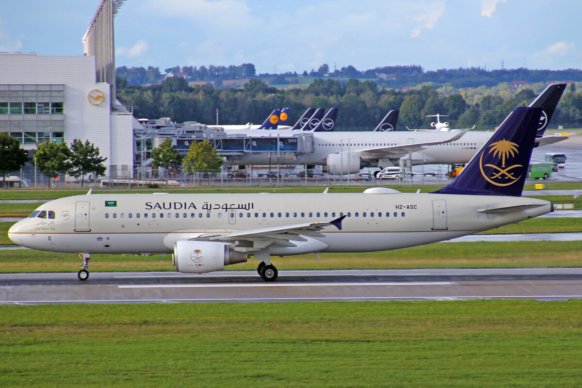 Saudi Arabien Airlines, HZ-ASC, Airbus A320-214, msn: 4337, 10.September 2022, MUC München, Germany.