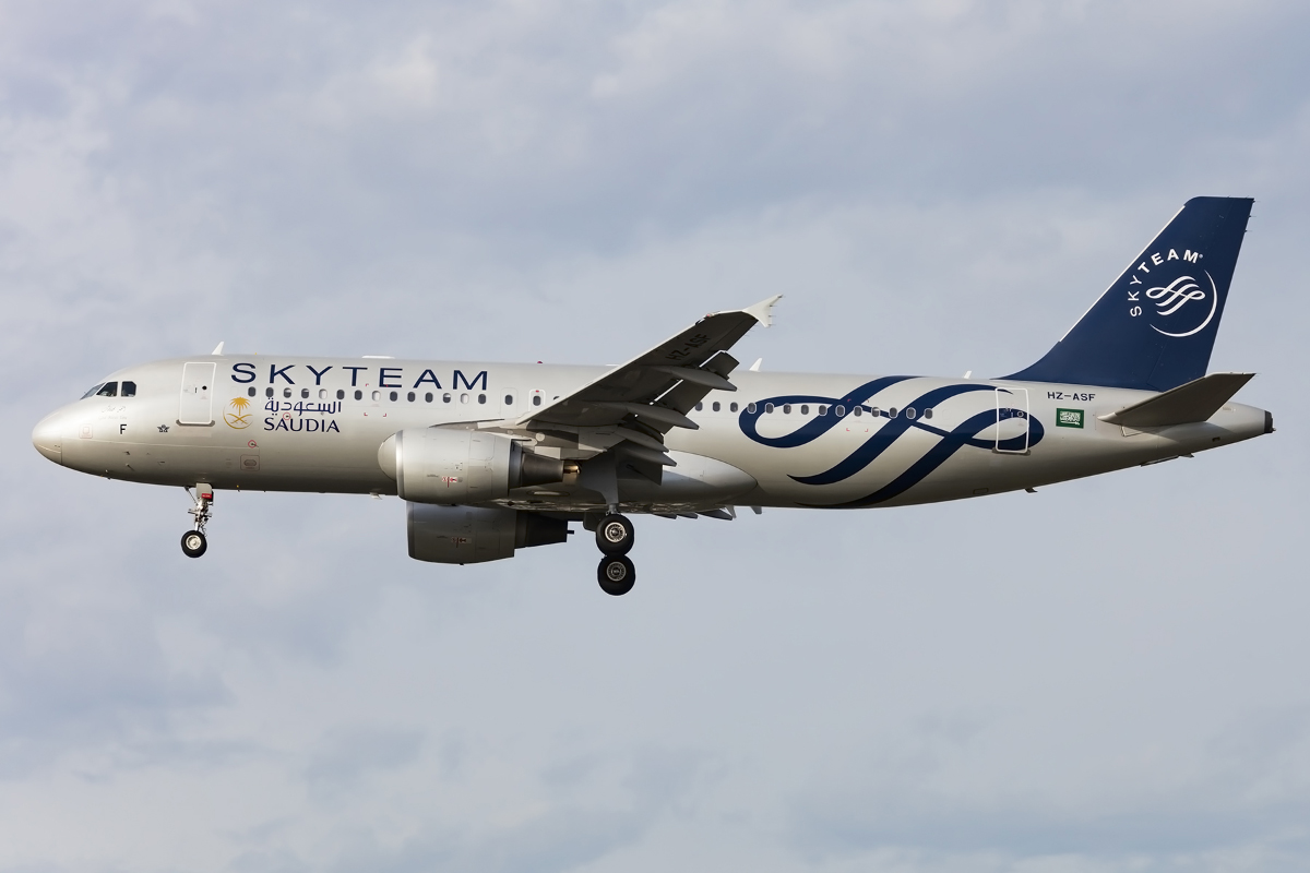 Saudi Arabien Airlines, HZ-ASE, Airbus, A320-214, 08.11.2015, FRA, Frankfurt, Germany 





