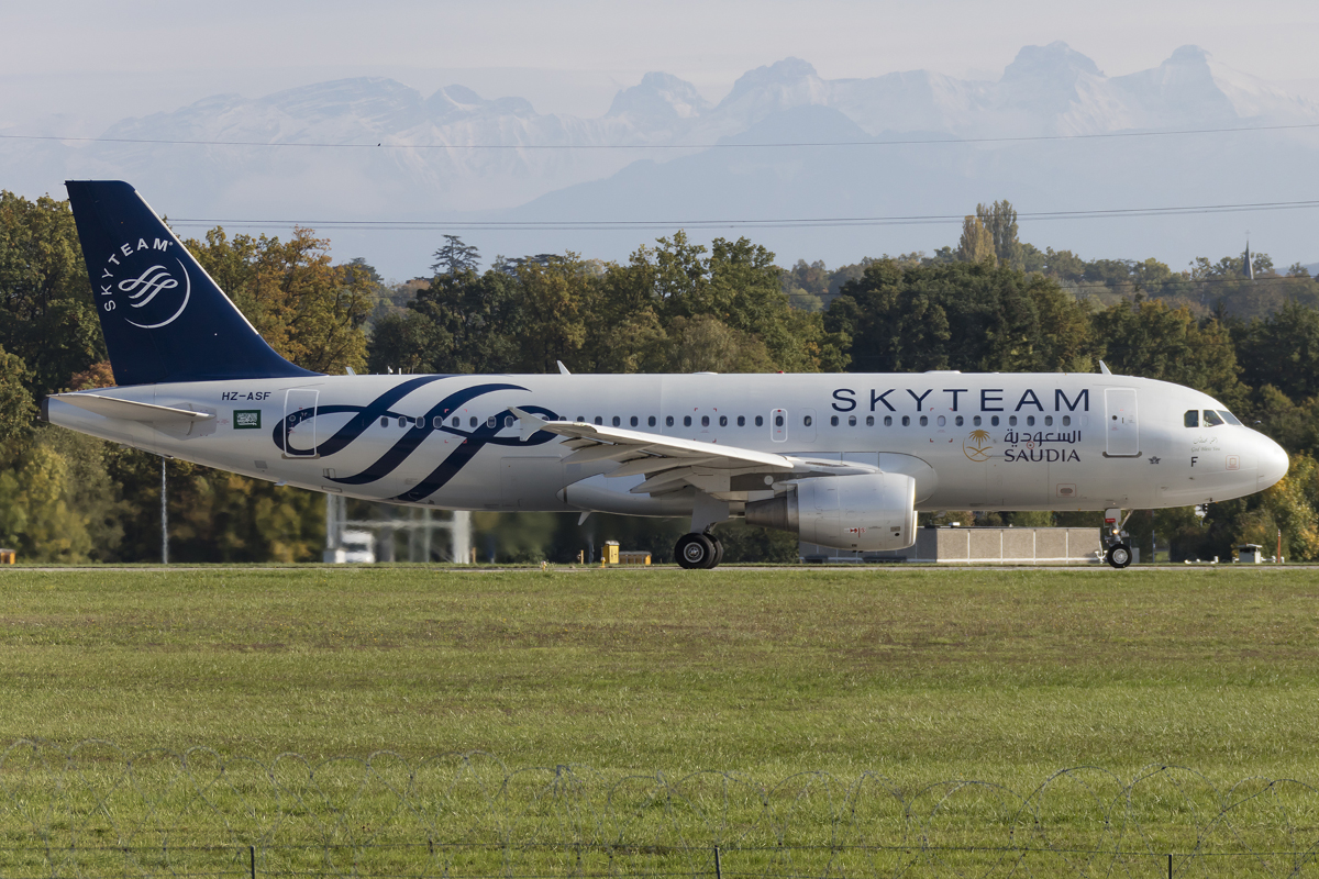 Saudi Arabien Airlines, HZ-ASF, Airbus, A320-214, 17.10.2015, GVA, Geneve, Switzerland 



