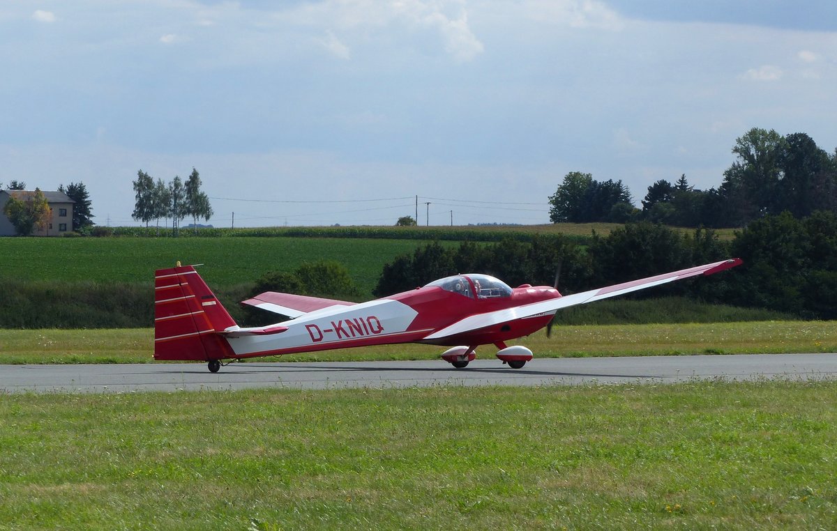 Scheibe SF 25 C-Falke, D-KNIQ ist gelandet in Gera (EDAJ) am 17.8.2019