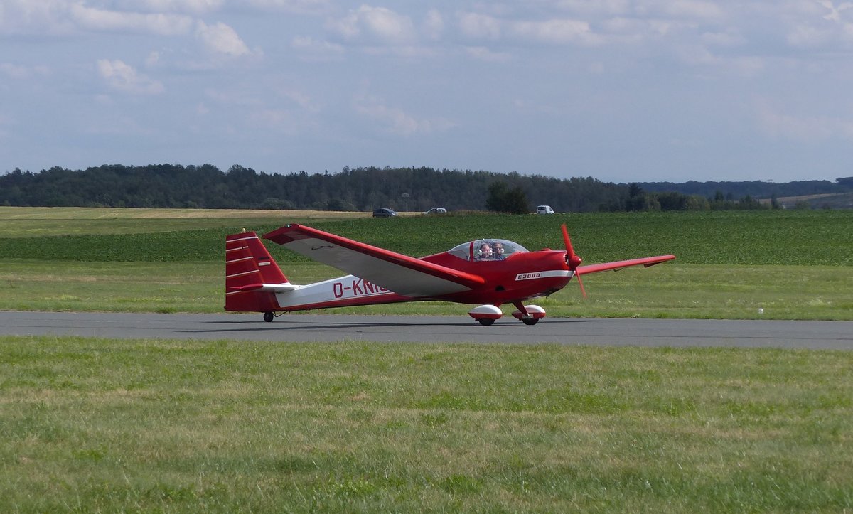 Scheibe SF-25 C-Falke, D-KNIQ gelandet auf der Piste 24 in Gera (EDAJ) am 17.8.2019