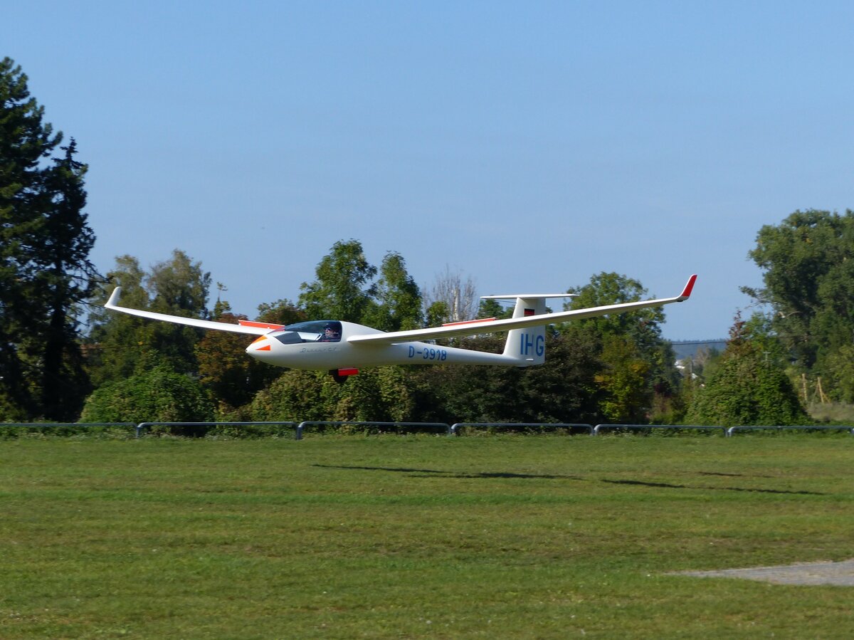 Schemmp-Hirth Discus CS, D-3918 bei der Landung in Moosburg auf der Kippe (EDPI) am 1.10.2023