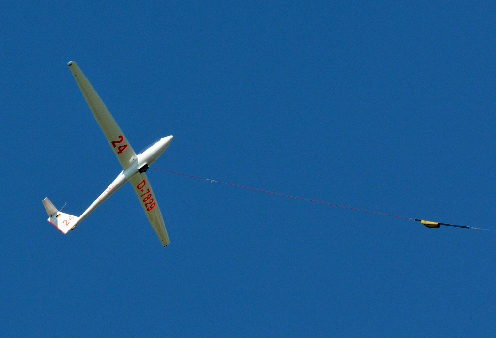 Schleicher ASK-13, D-7829 beim Windenstart in Bonn-Hangelar - 17.08.2016