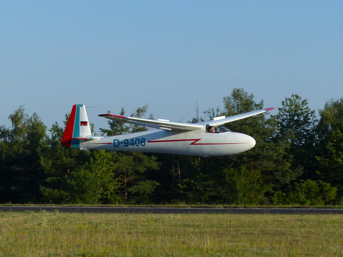 Schleicher KA-6, D-9408 vor der Landung in Hammelburg (EDFJ) am 10.7.2026