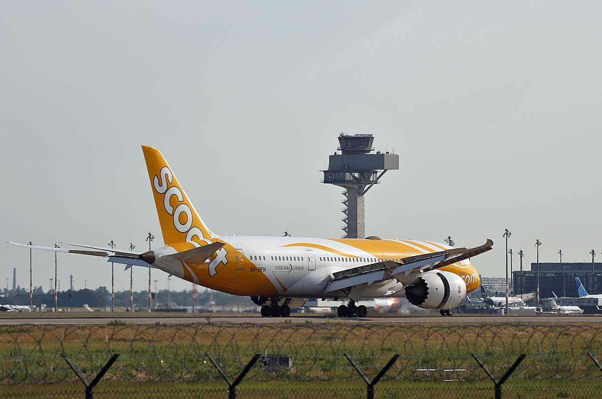 Scoot, Boeing B 787-8 Dreamliner, 9V-OFH, BER, 09.06.2023