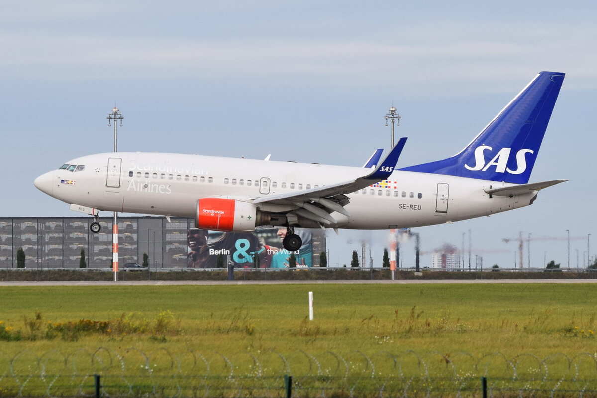 SE-REU , SAS Scandinavian Airlines , Boeing 737-76N(WL) ,  Berlin-Brandenburg  Willy Brandt  , BER , 17.10.2021