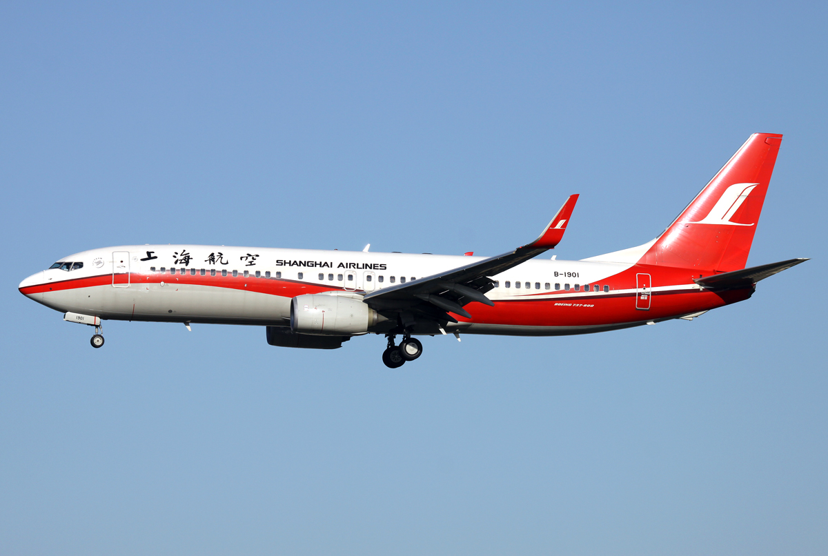 Shanghai B737-800 B-1901 im Anflug auf 01 in PEK / ZBAA / Peking 26.08.2014