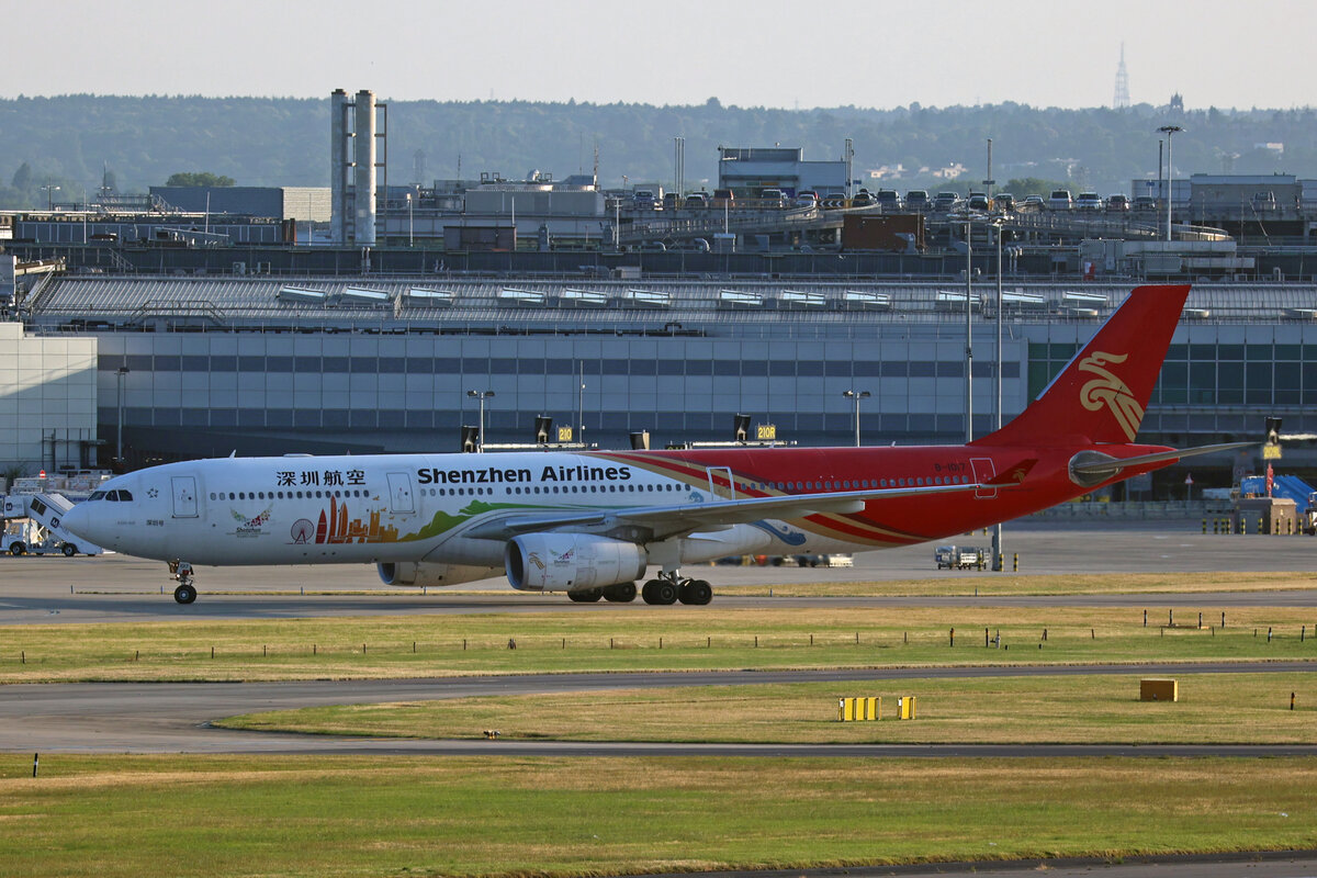 Shenzhen Airlines, B-1017, Airbus A330-343E, msn: 1829,  Shenzhen Creative Fashion Capital , 07.Juli 2023, LHR London Heathrow, United Kingdom.