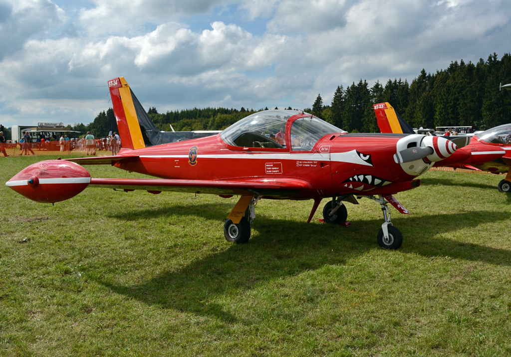 Siai SF-260, Kennzeichen ST-34 von den  Red Devils  der Belgischen Luftwaffe in Breitscheid - 29.08.2015