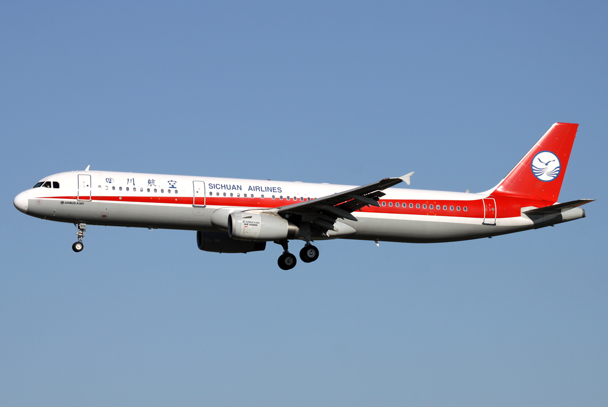 Sichuan A-321 B-6920 im Anflug auf 01 in PEK / ZBAA / Peking 26.08.2014 