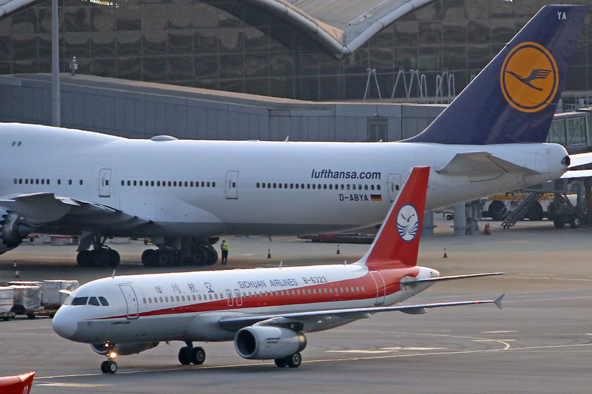 Sichuan Airlines, B-6323, Airbus A320-232, msn: 3167, 18.April 2014, HKG Hong Kong.