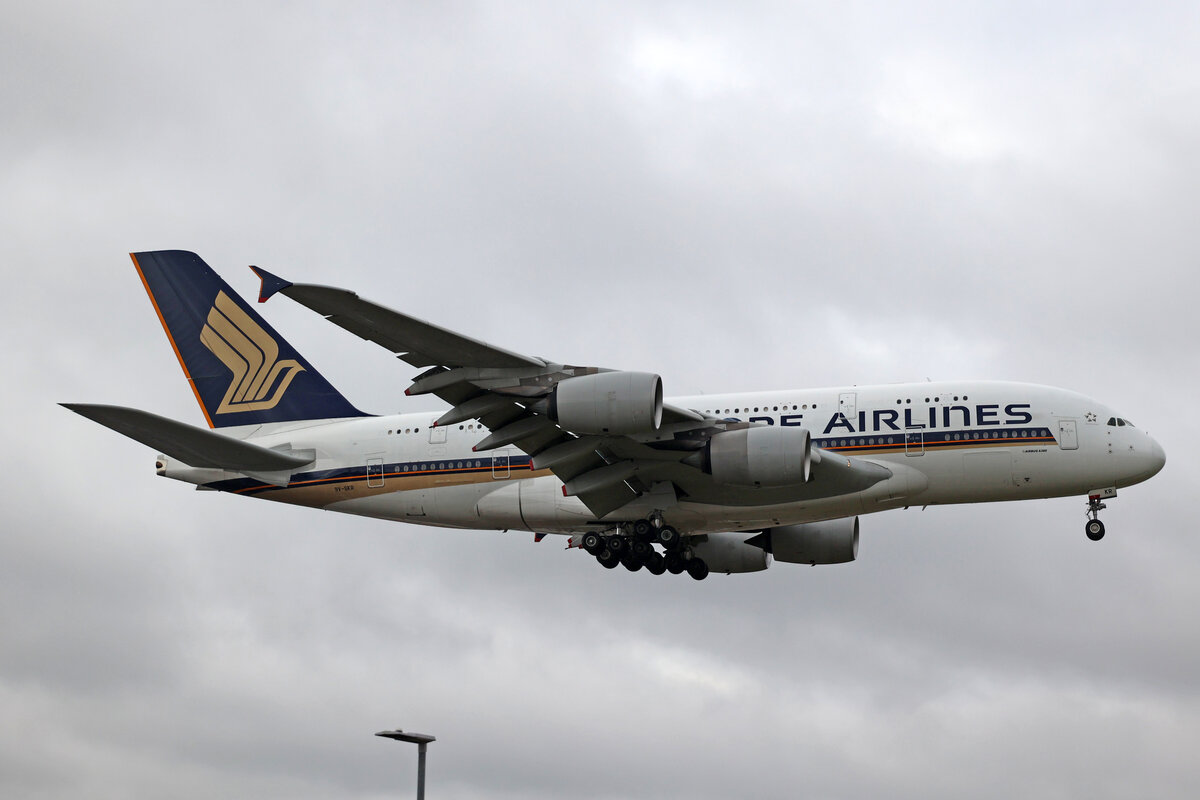Singapore Airlines, 9V-SKR, Airbus A380-841, msn: 082, 05.Juli 2023, LHR London Heathrow, United Kingdom.
