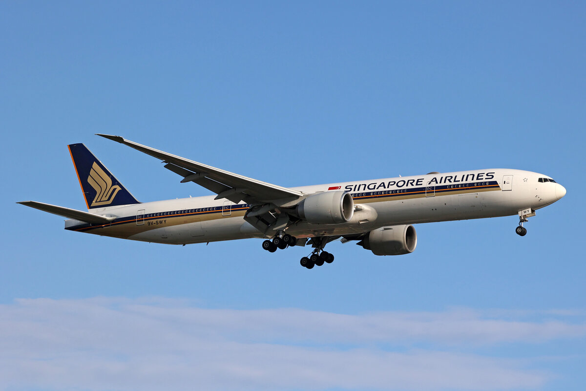 Singapore Airlines, 9V-SWY, Boeing B777-312ER, msn: 42238/1250, 03.Juli 2023, LHR London Heathrow, United Kingdom.