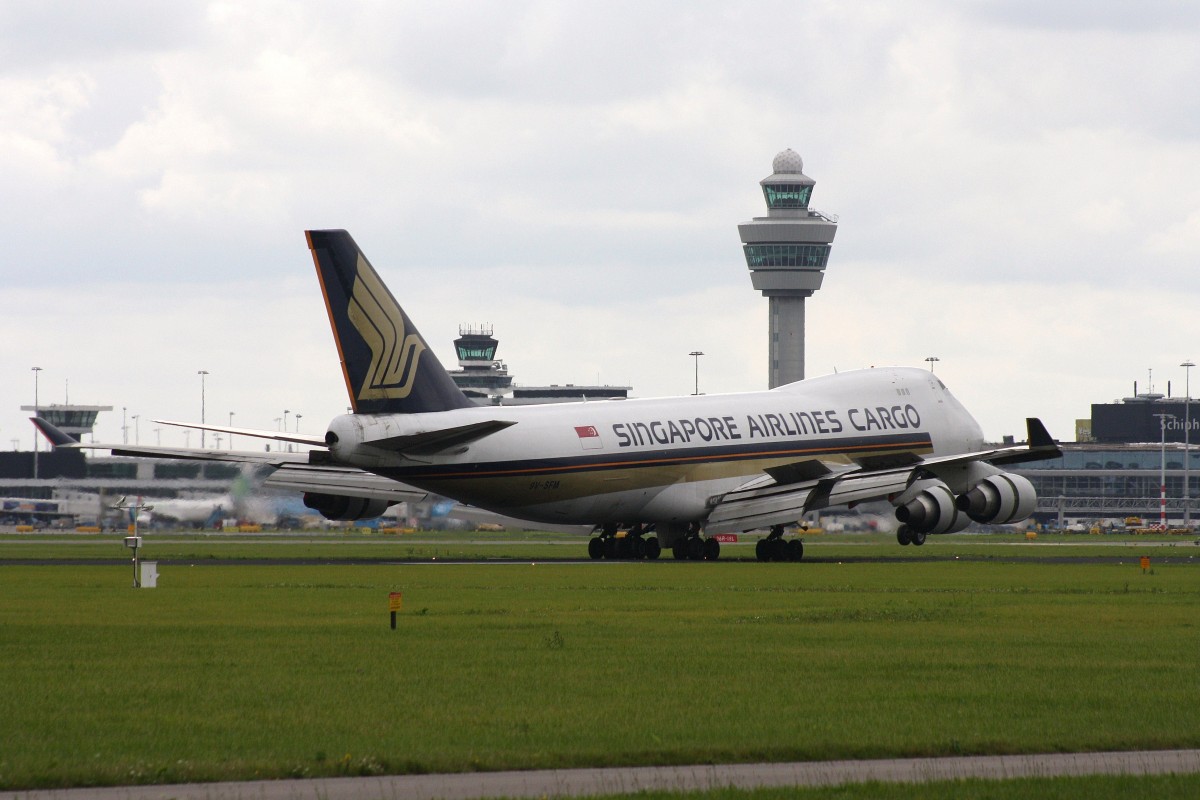 Singapore Airlines Cargo,9V-SFM,(c/n 32898),Boeing 747-412F,16.08.2014,AMS-EHAM,Amsterdam-Schiphol,Niederlande
