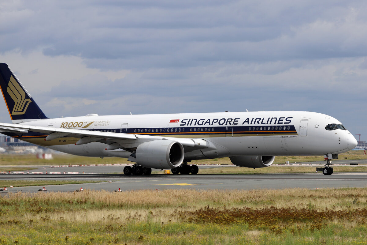 Singapore Airlines (SQ-SIA), 9V-SMF, Airbus, A 350-941 / 10.00-th Airbus-Sticker, 08.08.2021, EDDF-FRA, Frankfurt, Germany