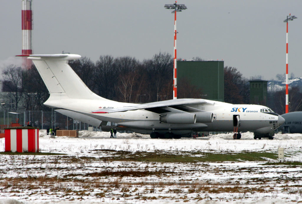 Sky Georgia IL-76TD 4L-SKY auf der Besucherrampe in GKE / ETNG / Geilenkirchen am 06.01.2011
