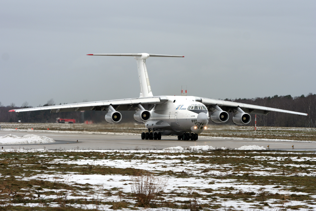 Sky Georgia IL-76TD 4L-SKY beim Backtrack auf 27 in GKE / ETNG / Geilenkirchen am 06.01.2011