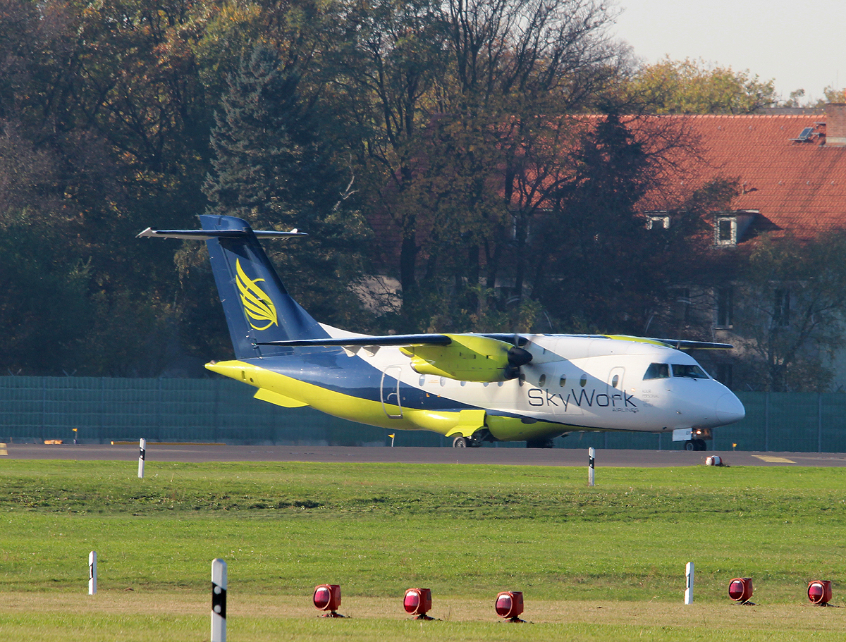 SkyWork Airlines Do-328-110 HB-AER kurz vor dem Start in Berlin-Tegel am 31.10.2013