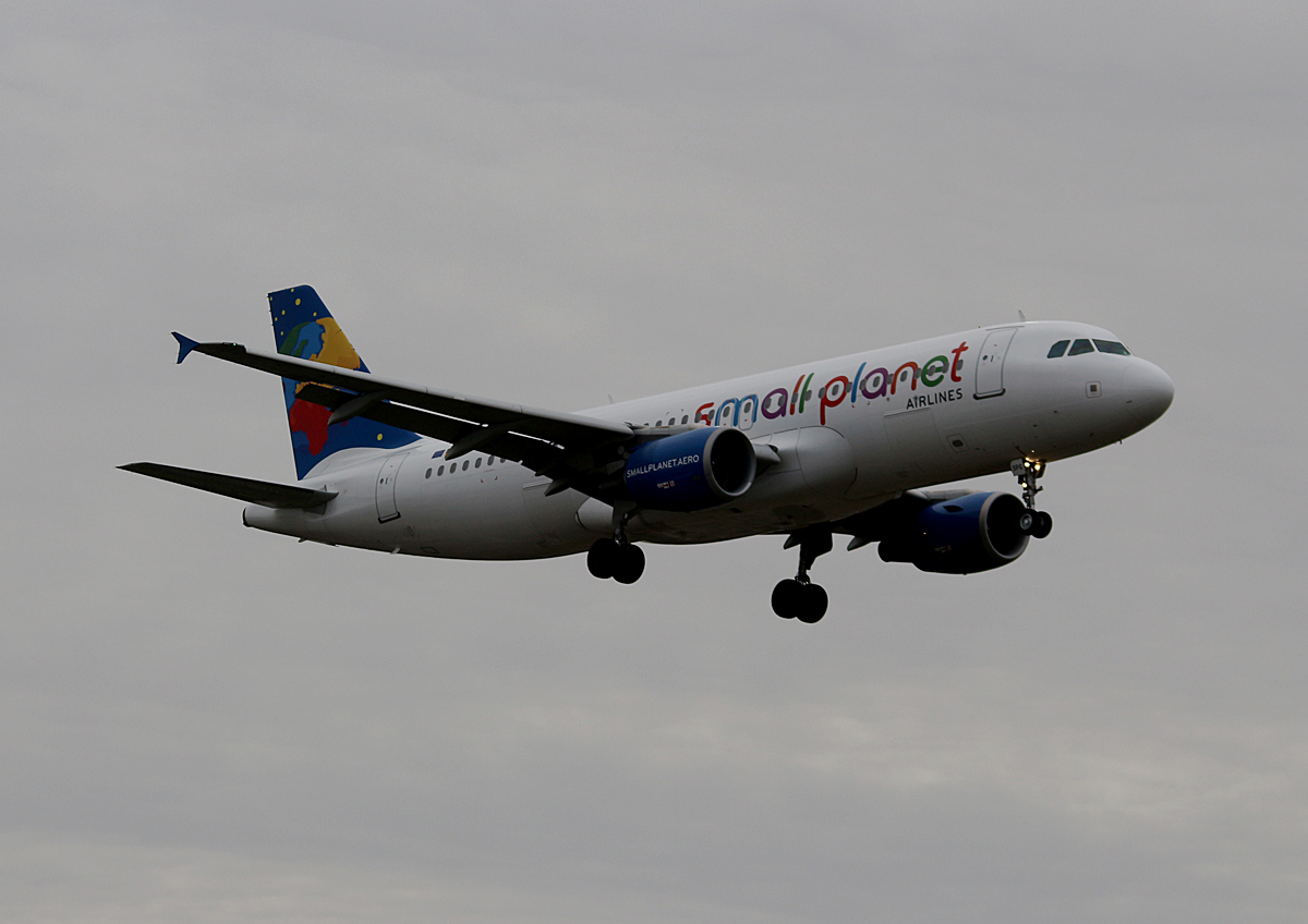 Small Planet Airlines Germany, Airbus A 320-214, D-ASPG, TXL, 04.09.2016