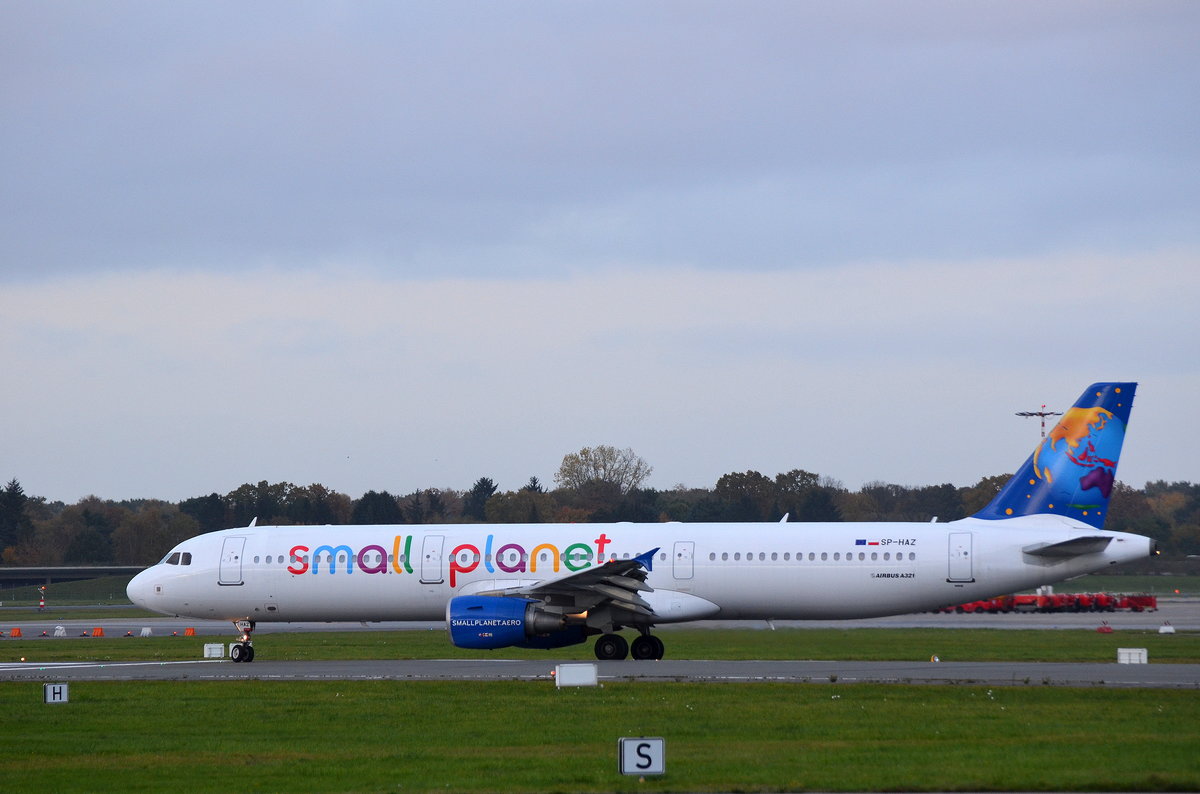 Small Planet Airlines Poland  Airbus A321 SP-HAZ am 30.10.16 in Hamburg Fuhlsbüttel aufgenommen.