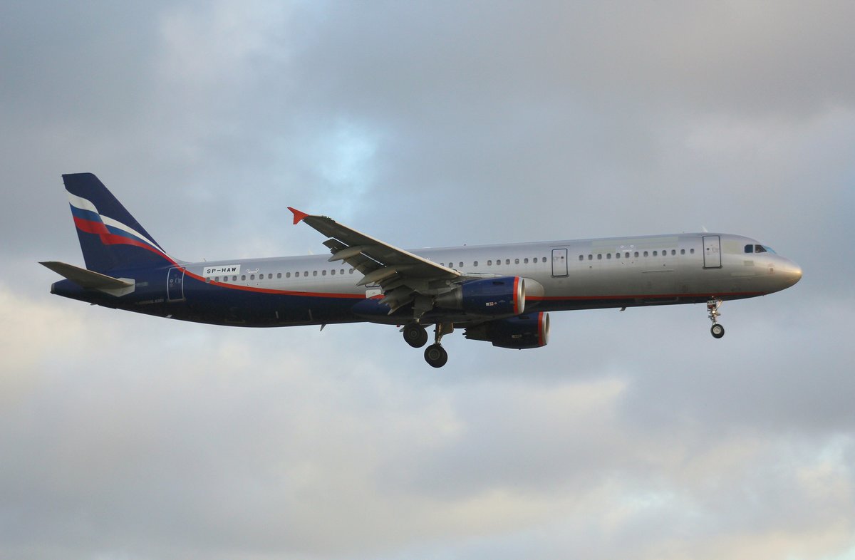 Small Planet Airlines Polen, SP-HAW, (c/n 2342),Airbus A 321-211,30.10.2016, HAM-EDDH, Hamburg, Germany 
