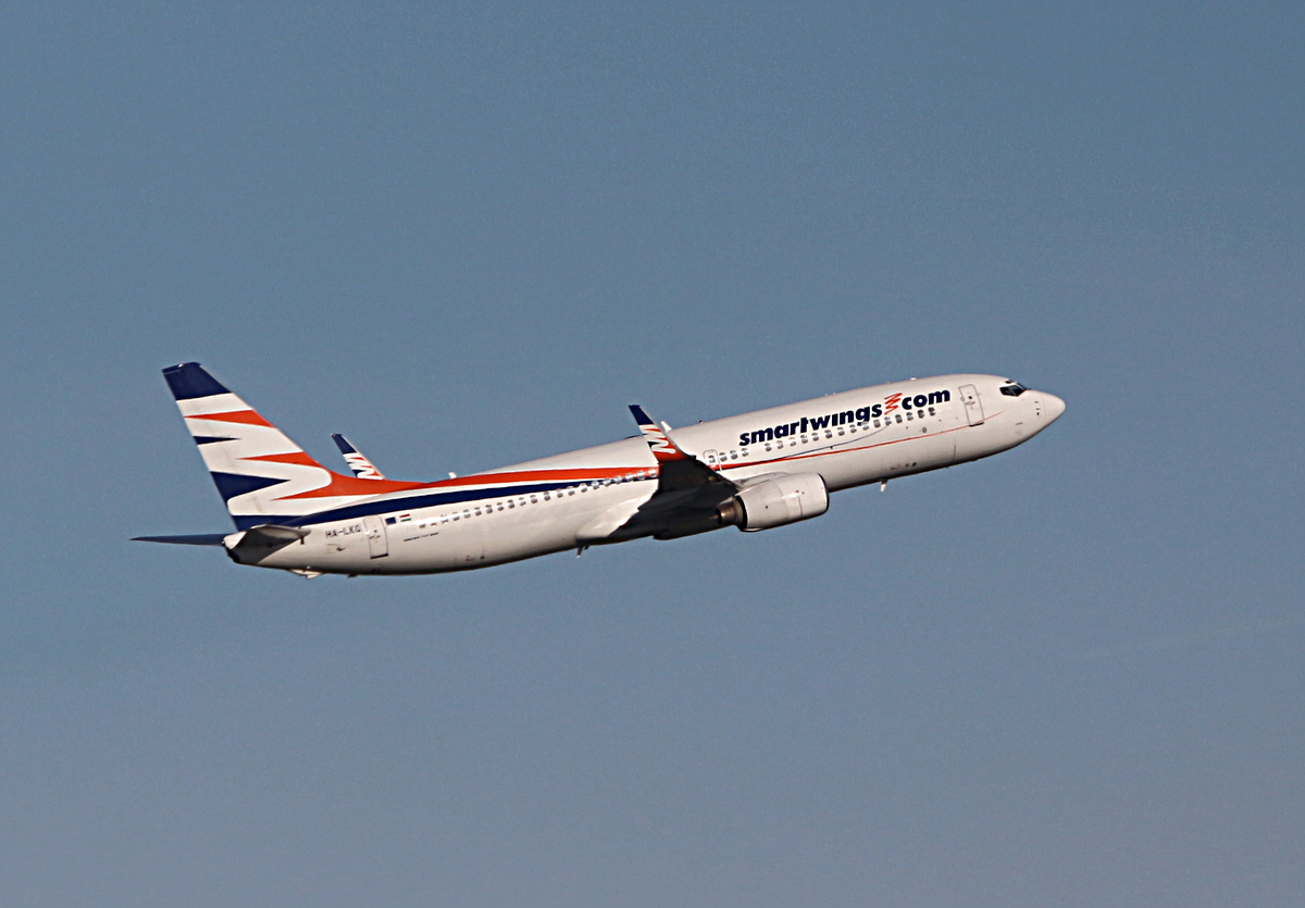 SmartWings, Boeing B 737-8CX, HA-LKG, BER, 19.10.2025