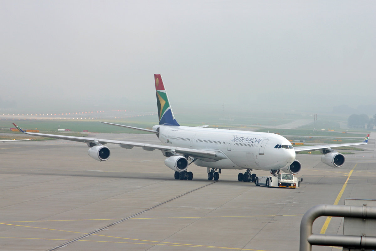South African Airways, ZS-SLB, Airbus A340-211, msn: 011, 09.Juli 2005, ZRH Zürich, Switzerland.