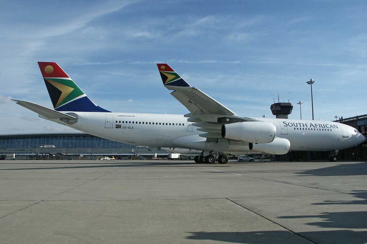 South African Airways, ZS-SLE, Airbus A340-211, msn: 021, 15.November 2003, ZRH Zürich, Switzerland.
