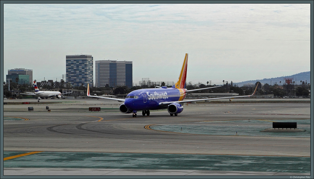 Southwest Airlines ist die größte Billigfluggesellschaft der Welt. Zum Einsatz kommen ausschließlich verschiedene Versionen der Boeing 737. Am 29.10.2016 konnte die Boeing 737-76N N568WN der 1967 gegründeten Airline am Los Angeles International Airport angetroffen werden.