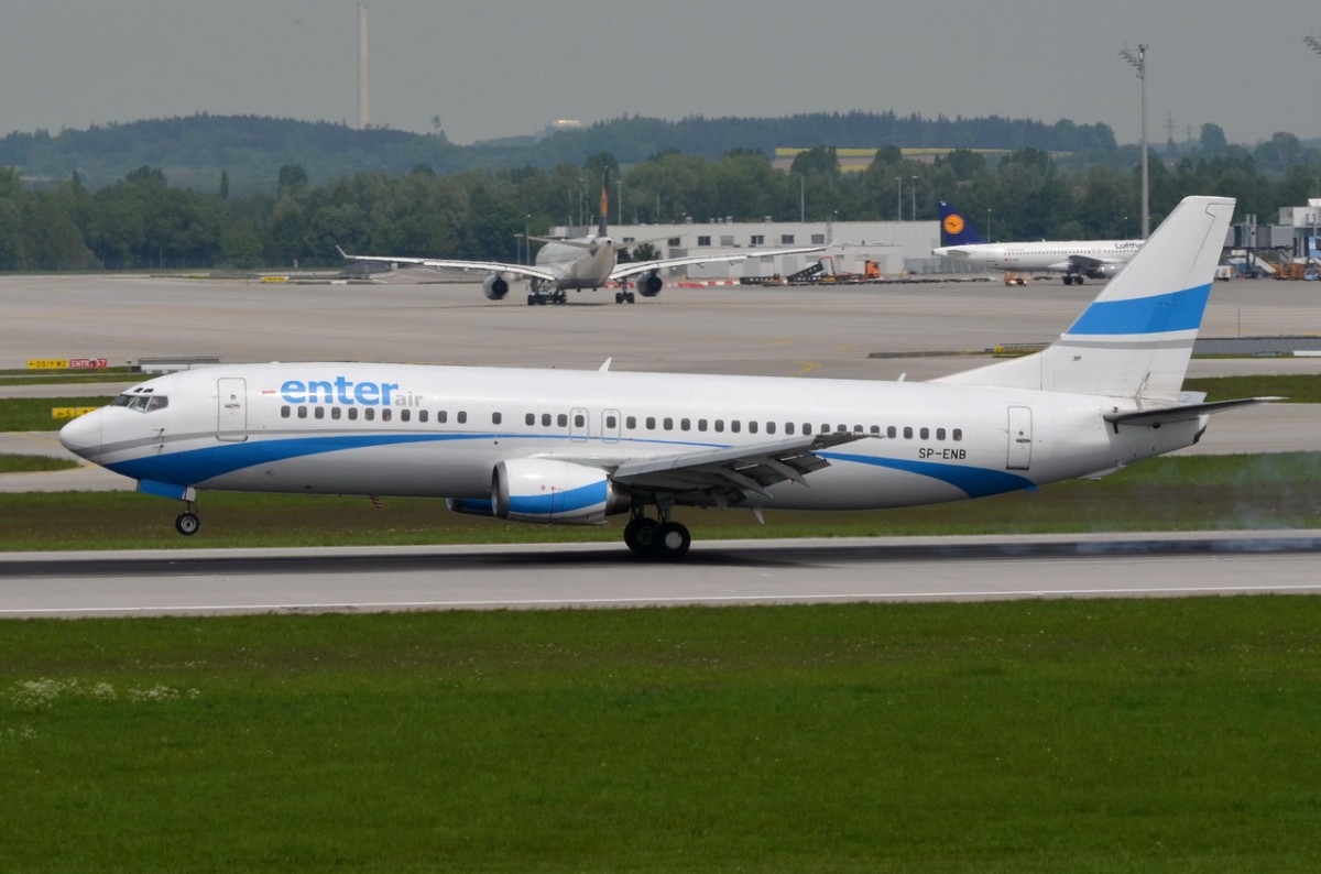 SP-ENB Enter Air Boeing 737-4Q8  am 12.05.2015 in München bei der Landung