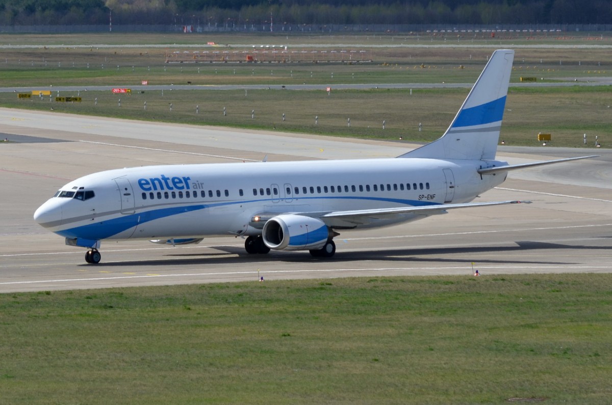 SP-ENF Enter Air Boeing 737-4C9   gelandet in Tegel  16.04.2015