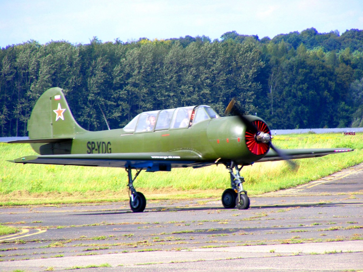SP-YDG, YAK 52, Flugplatz Altenburg Nobitz (EDAC), 5.9.2015