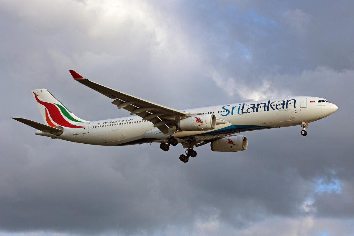 SriLankan Airlines, 4R-ALR, Airbus A330-343E, msn: 1689, 05.Juli 2023, LHR London Heathrow, United Kingdom.