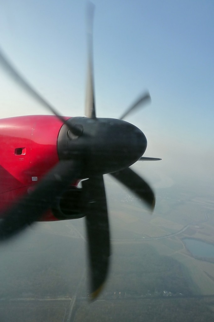 Stehender  Propeller einer De Havilland Canada DHC-8 (Dash 8) der Air Berlin, 8.2.12