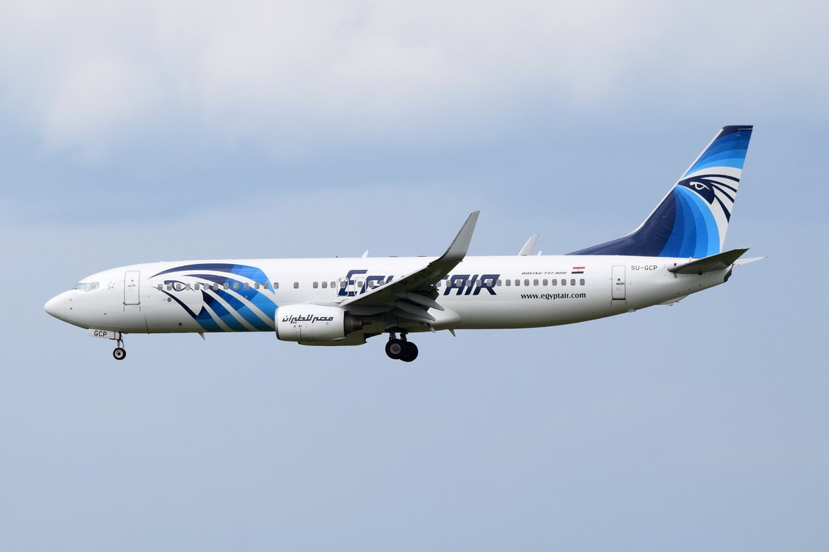 SU-GCZ EgyptAir Boeing 737-866(WL)  am 15.05.2016 beim Landeanflug auf München