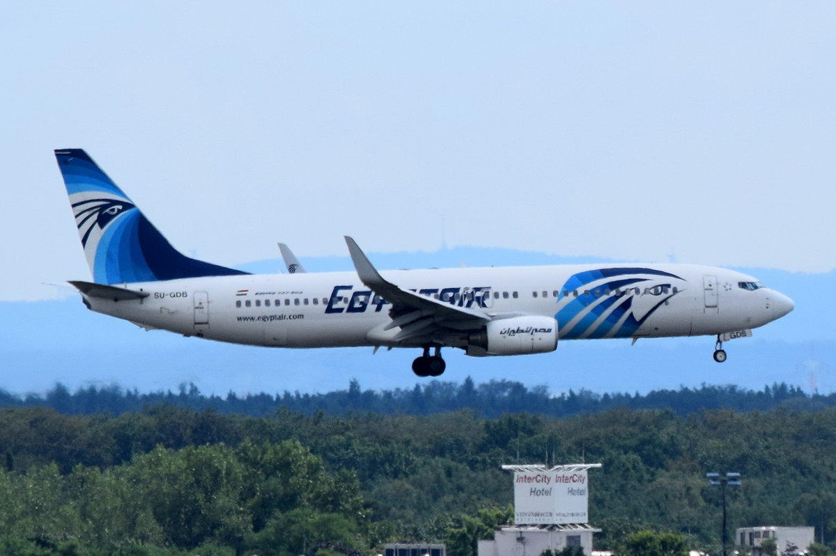 SU-GDB EgyptAir Boeing 737-866(WL)  Landeanflug Frankfurt am 01.08.2016