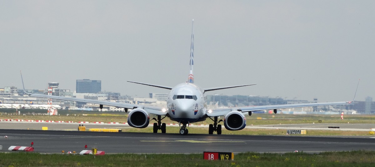 Sun Express Boeing 737-800 (TC-SNY) auf den Weg zur Startbahn West am 24.04.14 in Frankfurt
