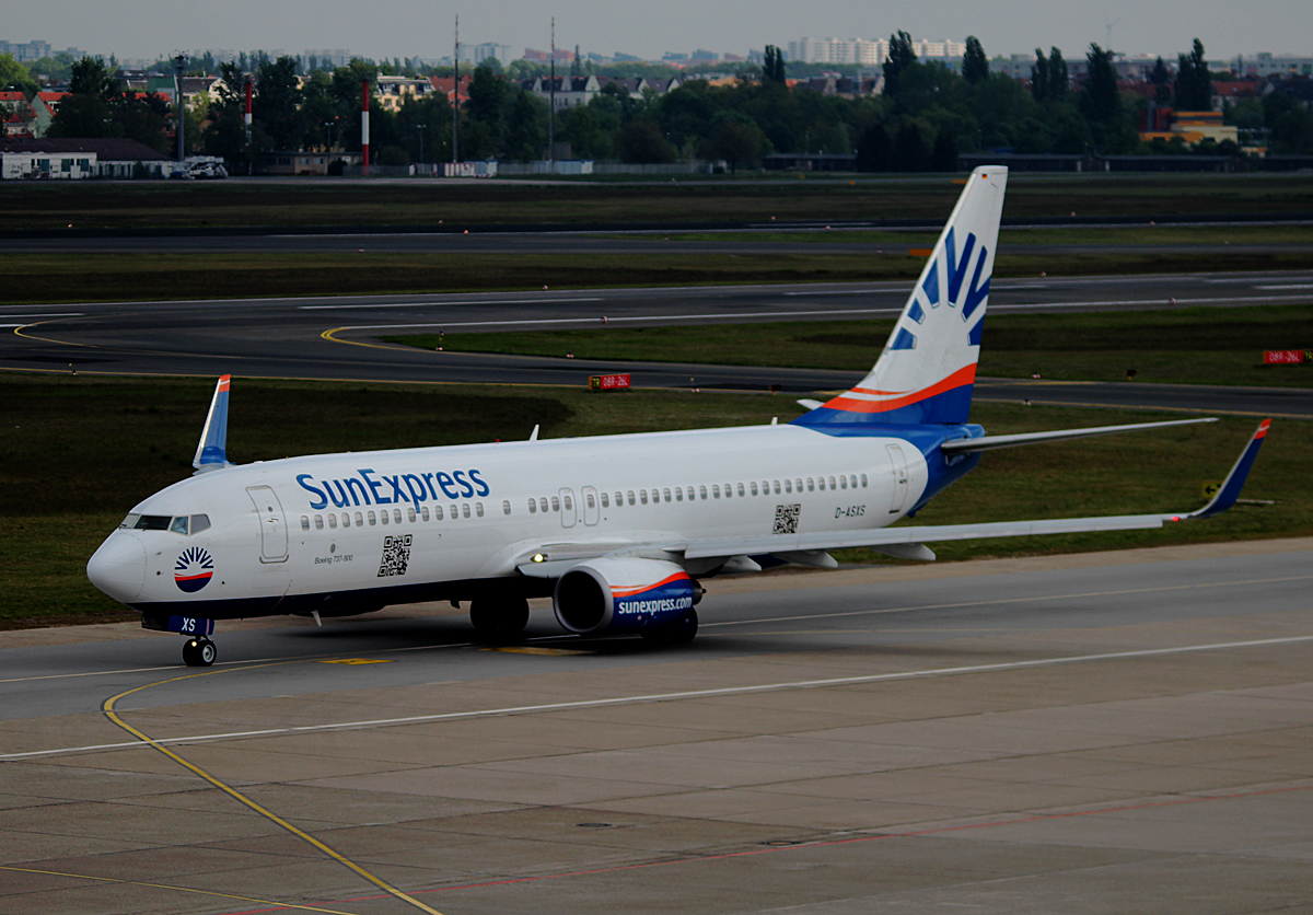 Sun Express Germany B 737-8AS D-ASXS bei der Ankunft in Berlin-Tegel am 27.04.2014