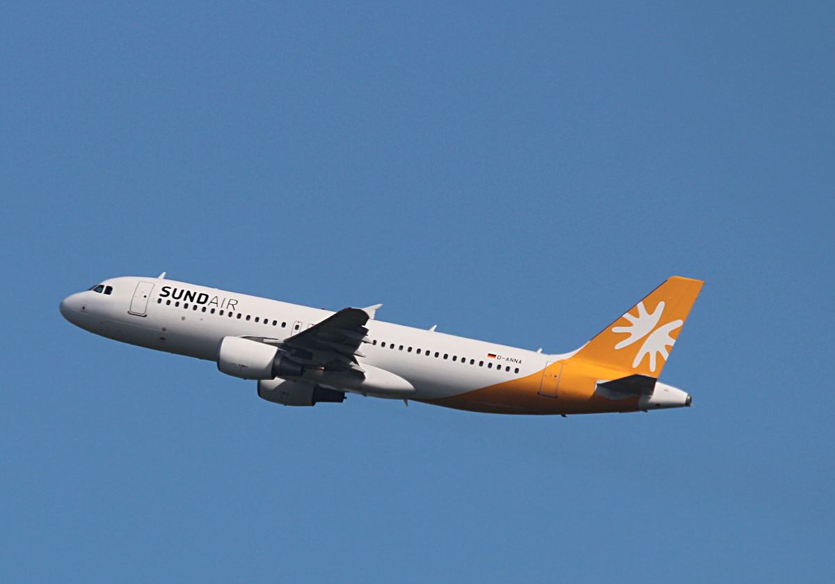 Sundair, Airbus A 320-214, D-ANNA, BER, 15.05.2026